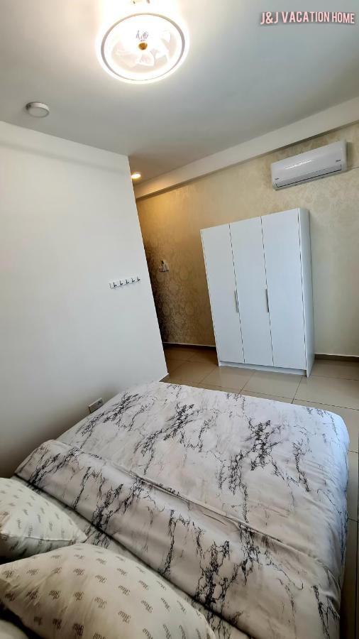 J&J Vacation Home@Novo8 Residence Kampong Tambak Dış mekan fotoğraf