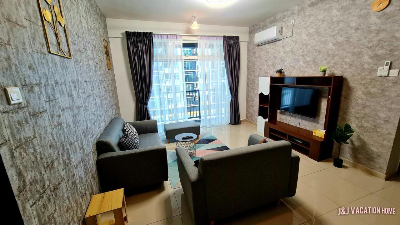J&J Vacation Home@Novo8 Residence Kampong Tambak Dış mekan fotoğraf