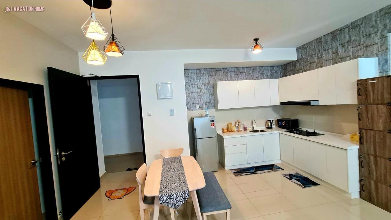 J&J Vacation Home@Novo8 Residence Kampong Tambak Dış mekan fotoğraf