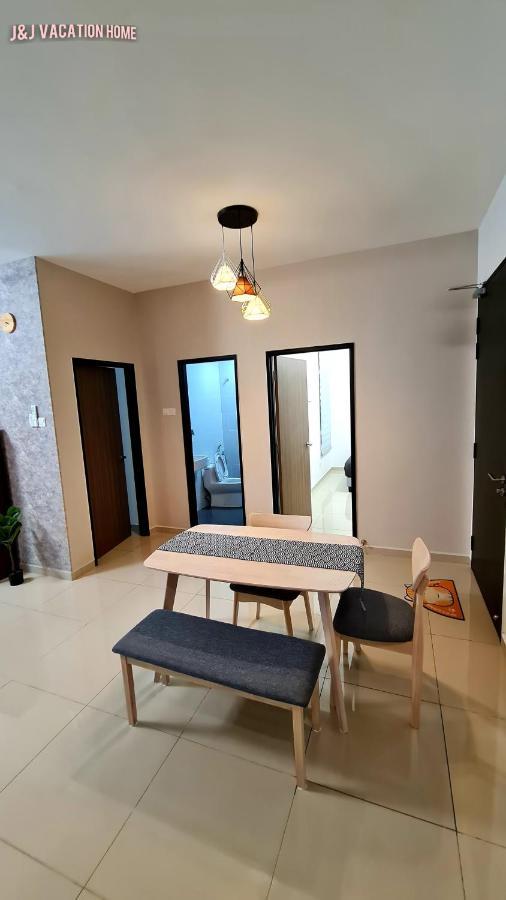 J&J Vacation Home@Novo8 Residence Kampong Tambak Dış mekan fotoğraf