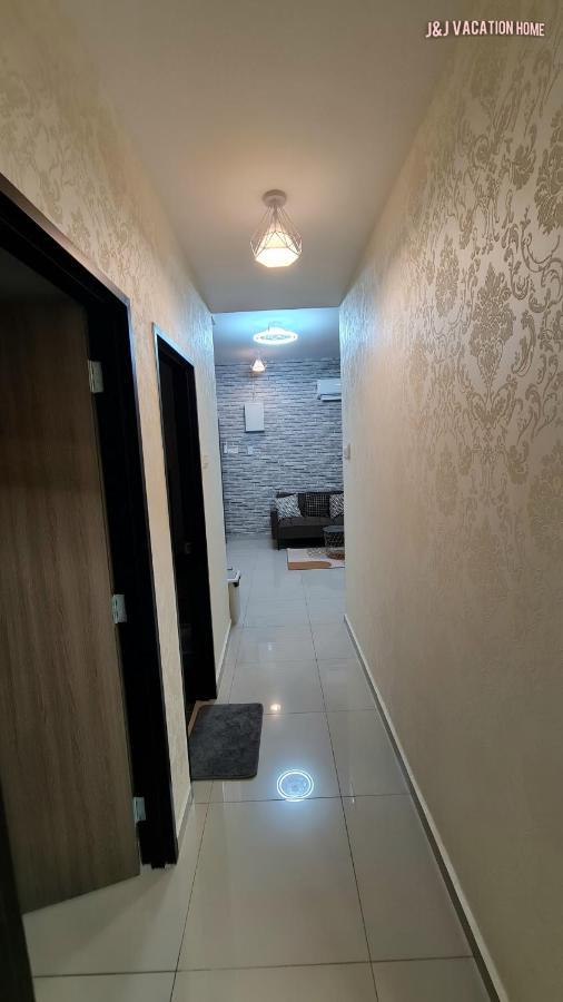 J&J Vacation Home@Novo8 Residence Kampong Tambak Dış mekan fotoğraf