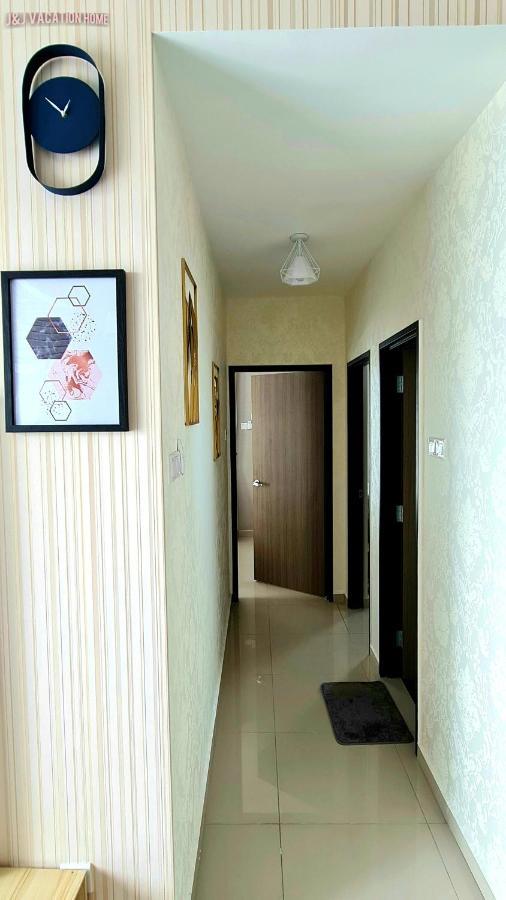 J&J Vacation Home@Novo8 Residence Kampong Tambak Dış mekan fotoğraf