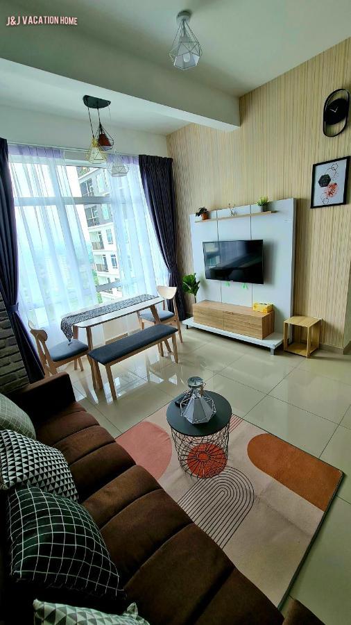 J&J Vacation Home@Novo8 Residence Kampong Tambak Dış mekan fotoğraf