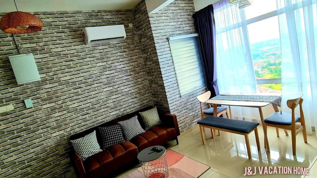 J&J Vacation Home@Novo8 Residence Kampong Tambak Dış mekan fotoğraf