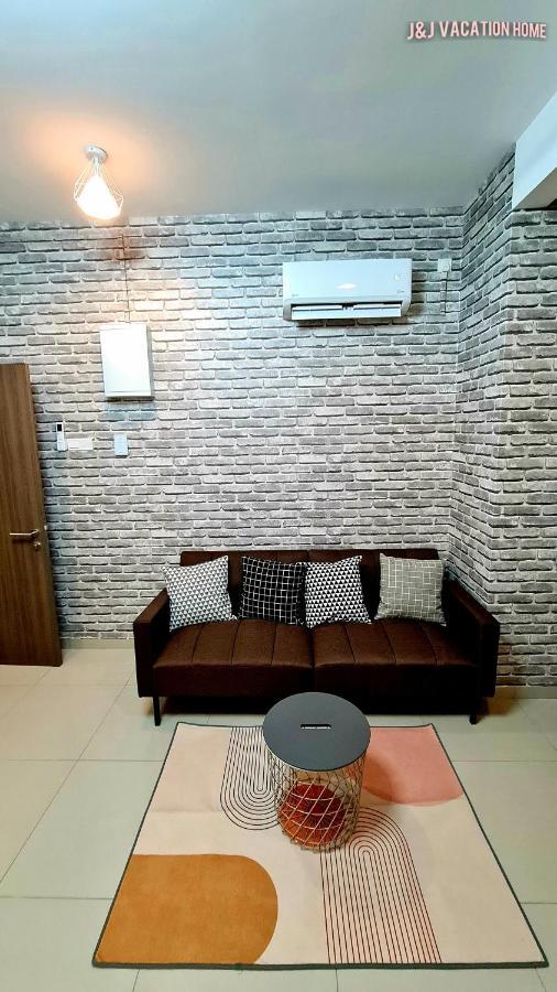 J&J Vacation Home@Novo8 Residence Kampong Tambak Dış mekan fotoğraf