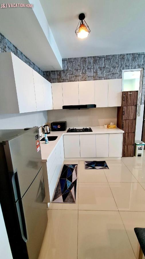 J&J Vacation Home@Novo8 Residence Kampong Tambak Dış mekan fotoğraf