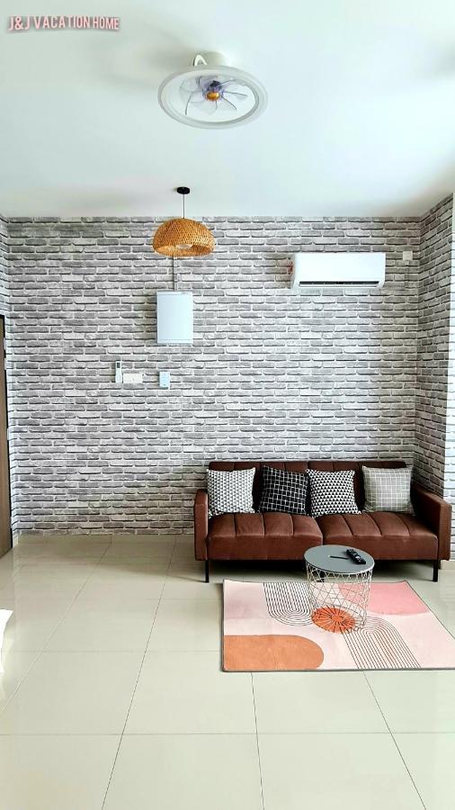 J&J Vacation Home@Novo8 Residence Kampong Tambak Dış mekan fotoğraf