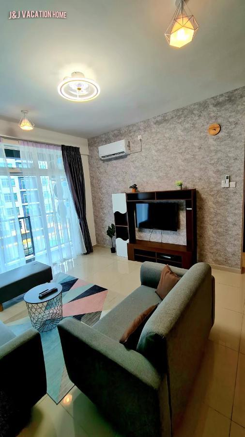 J&J Vacation Home@Novo8 Residence Kampong Tambak Dış mekan fotoğraf