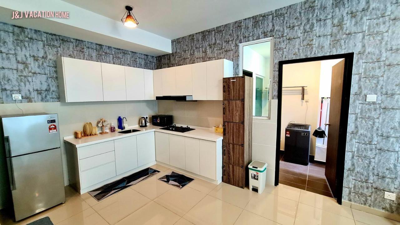 J&J Vacation Home@Novo8 Residence Kampong Tambak Dış mekan fotoğraf