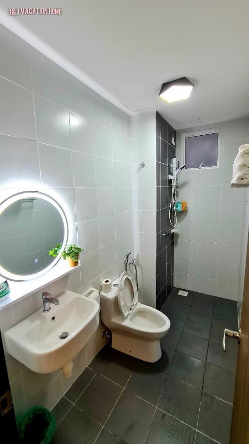 J&J Vacation Home@Novo8 Residence Kampong Tambak Dış mekan fotoğraf