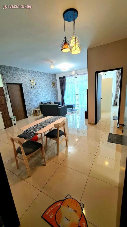 J&J Vacation Home@Novo8 Residence Kampong Tambak Dış mekan fotoğraf