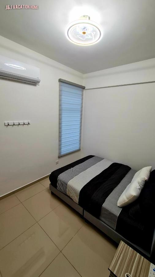 J&J Vacation Home@Novo8 Residence Kampong Tambak Dış mekan fotoğraf