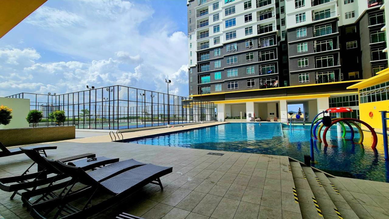 J&J Vacation Home@Novo8 Residence Kampong Tambak Dış mekan fotoğraf